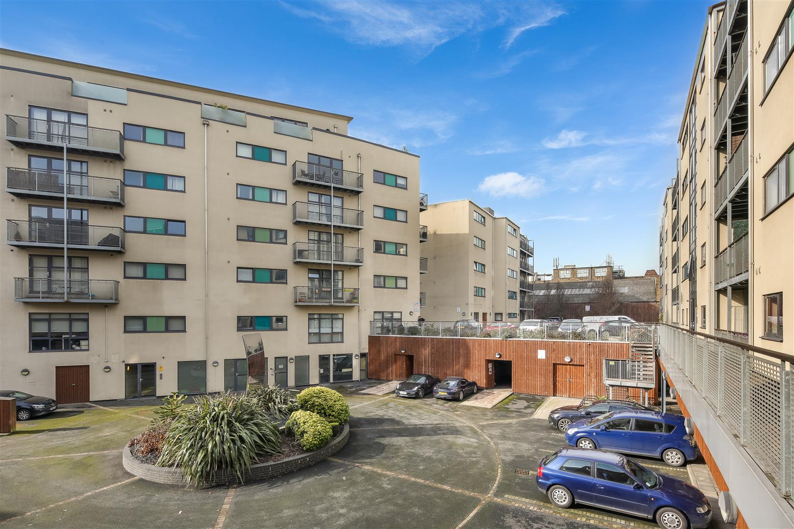 1 bed property in Copenhagen Place, Limehouse